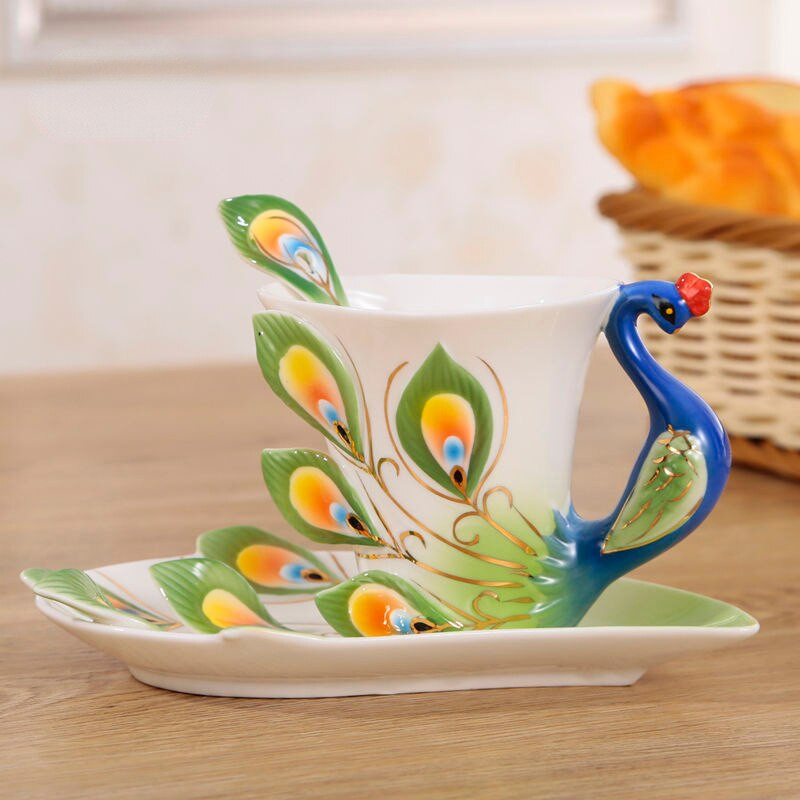 3D kūrybingas keramikinis povo kavos puodelis Aukštos klasės kaulinis kininis emaliuotas povas puodelis Elegantiškas Šiaurės šalių juodosios arbatos puodelių rinkinys dekoravimo dovanoms