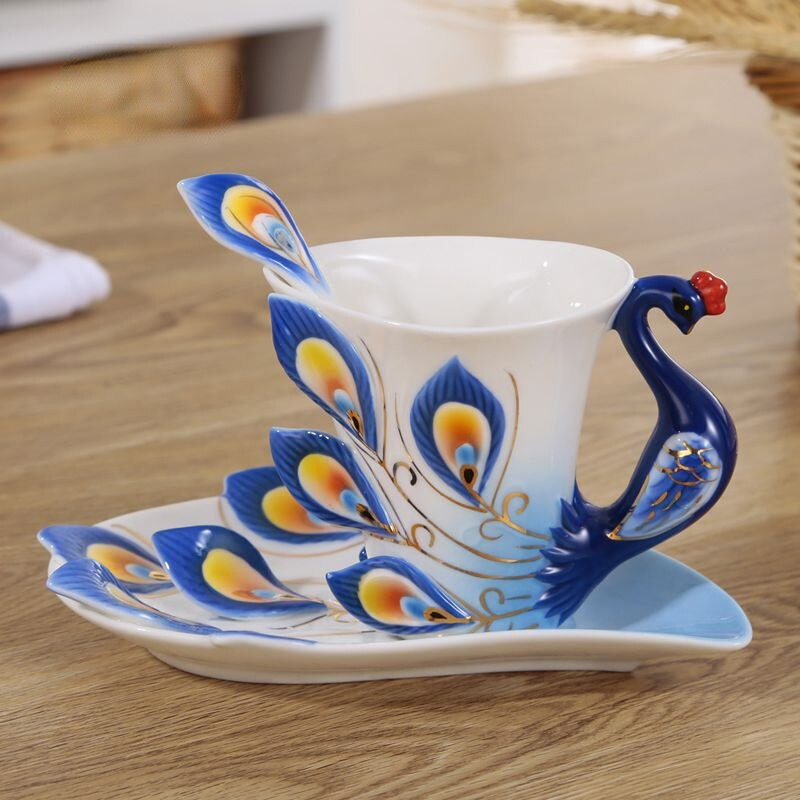 3D kūrybingas keramikinis povo kavos puodelis Aukštos klasės kaulinis kininis emaliuotas povas puodelis Elegantiškas Šiaurės šalių juodosios arbatos puodelių rinkinys dekoravimo dovanoms