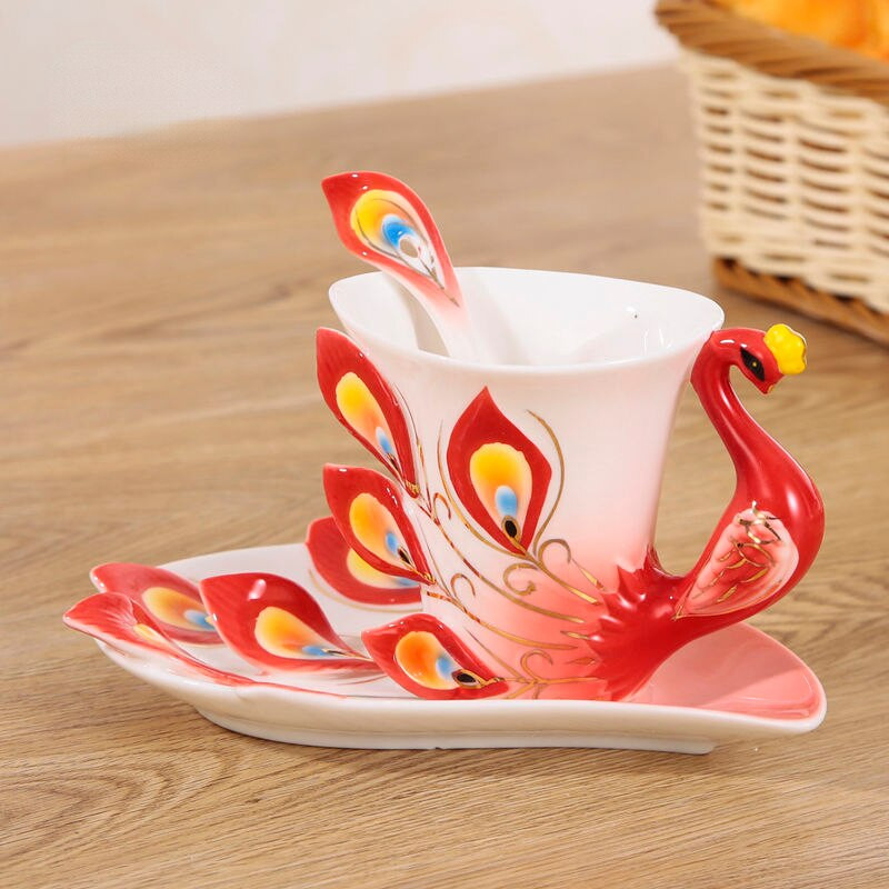 3D kūrybingas keramikinis povo kavos puodelis Aukštos klasės kaulinis kininis emaliuotas povas puodelis Elegantiškas Šiaurės šalių juodosios arbatos puodelių rinkinys dekoravimo dovanoms