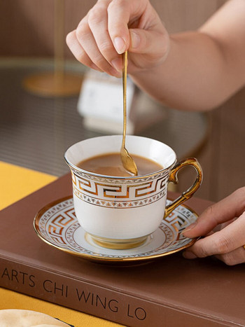 Νέο Creative Simple European Style Gold Ceramic Cup Σετ τσαγιού Δώρο γενεθλίων για ζευγάρι για σπίτι Σετ κουταλιού με θήκη 2022