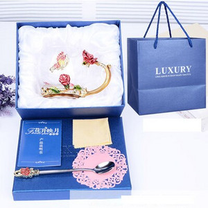 Stiklinis kavos puodelis Rožė ir Kalnų krištolas dekoruotas emaliu Kavos puodelis Puodelis Gėlių Arbata Pieno puodeliai Lydinio rankenos puodeliai su lėkšte dangteliu