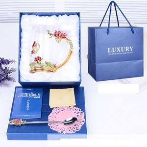 Stiklinis kavos puodelis Rožė ir Kalnų krištolas dekoruotas emaliu Kavos puodelis Puodelis Gėlių Arbata Pieno puodeliai Lydinio rankenos puodeliai su lėkšte dangteliu