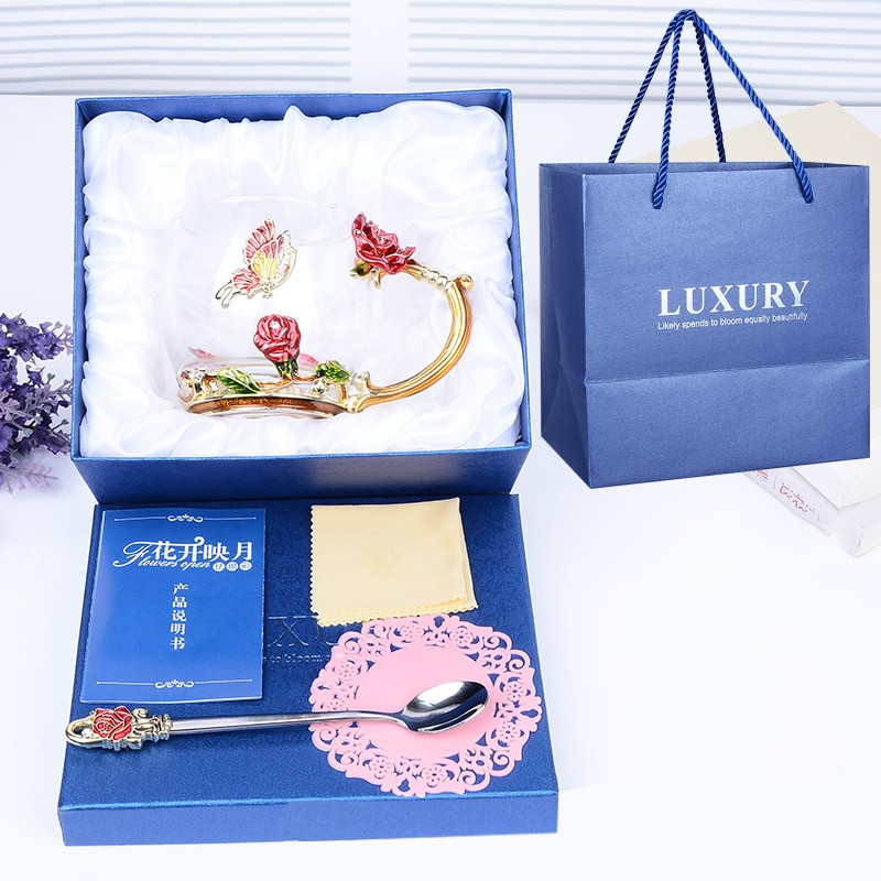 Klaasist kohvitass, roos ja kivid, kaunistatud emailiga kohvitass kruus, lill tee Piimatopsid sulamist käepidemega tassid kaanega alustassiga