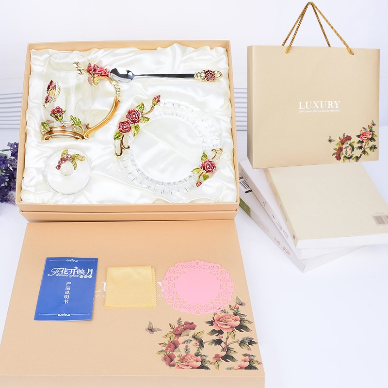 Klaasist kohvitass, roos ja kivid, kaunistatud emailiga kohvitass kruus, lill tee Piimatopsid sulamist käepidemega tassid kaanega alustassiga