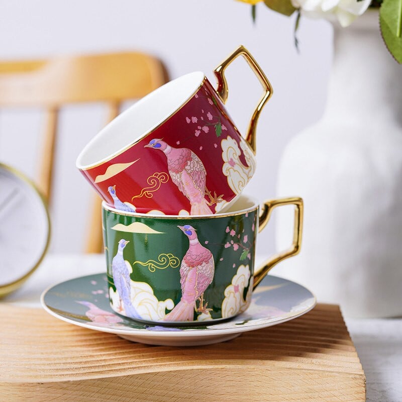 Porcelán kávéskészlet Kerámia teáscsészék és csészealjak kanalas étkészlettel Születésnapi ajándék esküvői ajándék 250 ml arany, kézi ingyenes szállítás