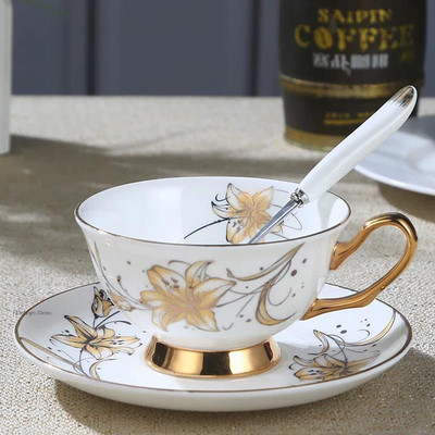 180 ml-es európai retro királyi stílusú kerámia csésze kávéhoz, csészealj kanál Csúcskategóriás porcelán étkészlet otthoni vállalkozáshoz