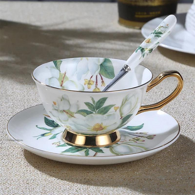 180 ml-es európai retro királyi stílusú kerámia csésze kávéhoz, csészealj kanál Csúcskategóriás porcelán étkészlet otthoni vállalkozáshoz