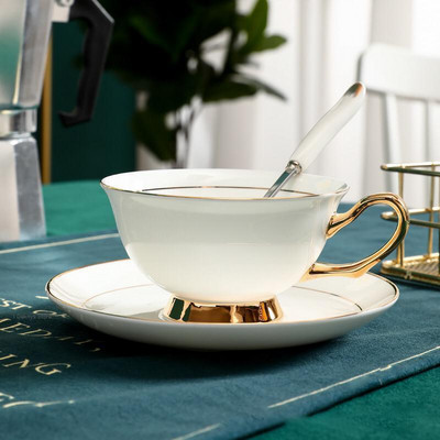 180 ml-es európai retro királyi stílusú kerámia csésze kávéhoz, csészealj kanál Csúcskategóriás porcelán étkészlet otthoni vállalkozáshoz