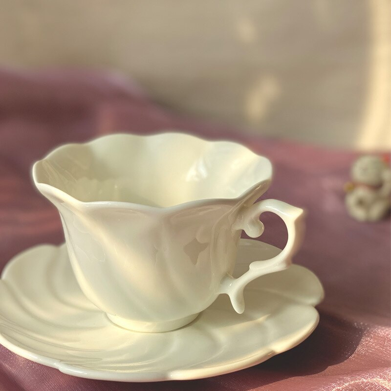 Virágos kerámia teáscsésze Vintage Charm porcelán angol fehér újrafelhasználható csészék Esztétikus desszert italtartó Taza De Cafe kávéscsésze