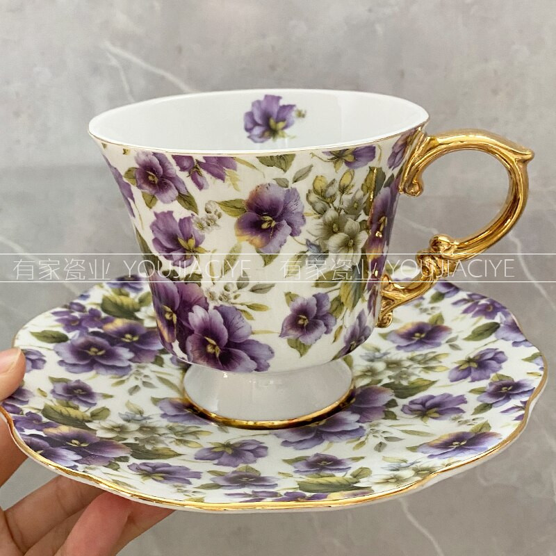Kreatív gyönyörű bögrék Kávéscsésze Espresso Szolgáltatások Bone China Újrafelhasználható teáscsésze készlet Luxus délutáni tea Kávé ivóeszközök