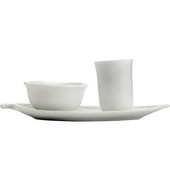 Vintage teáscsésze csészealjjal, fehér porcelán kávéscsészével, kerámia csészével és csészealjjal