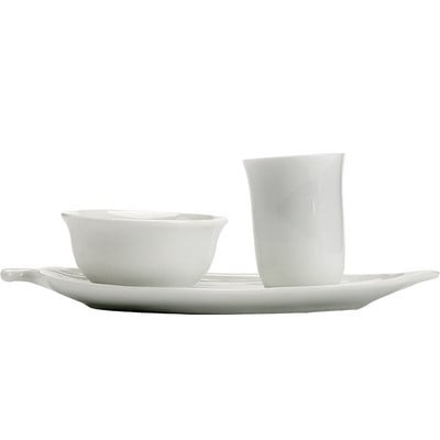 Vintage teáscsésze csészealjjal, fehér porcelán kávéscsészével, kerámia csészével és csészealjjal