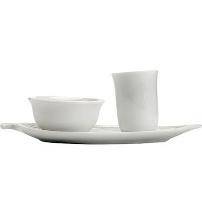 Vintage teáscsésze csészealjjal, fehér porcelán kávéscsészével, kerámia csészével és csészealjjal
