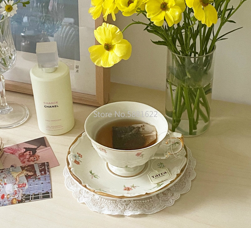 Európai kerámia teáscsésze készlet Modern egyszerű fehér kávéscsésze csészealj kis vintage porcelán virág Tazas De Cafe ivóeszköz EB50BD