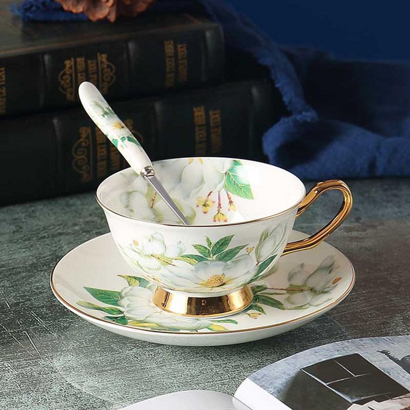 Aukštos kokybės europietiško stiliaus keraminių kavos puodelių rinkinys su lėkšte šaukštu Aukščiausios klasės porcelianinių kavos puodelių rinkinys