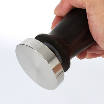 51/53/58 mm Калибриран тампон за еспресо кафе 30 lb Анодизирана дървена дръжка с пружинно натоварване Ръчен тампон от неръждаема стомана с плоска основа
