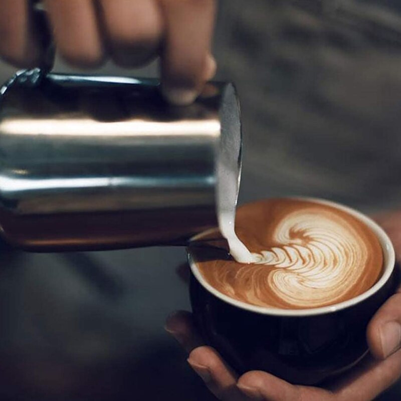2 csomag tejhabos kancsó, 12 oz és 20 oz eszpresszó gőzölő kancsó, eszpresszó kávé cappuccino latte, pipa jelzés a belsejében