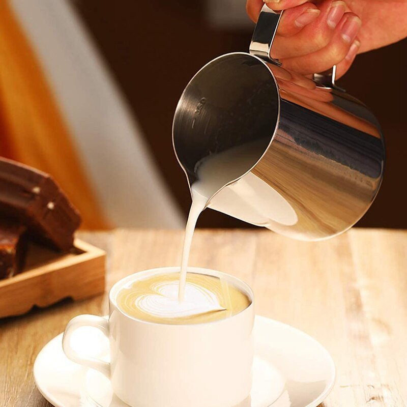 Noul pachet de 2 ulcioare pentru spumare de lapte, ulcior pentru abur de espresso de 12 oz și 20 oz, ceașcă pentru spuma de lapte, bifă în interior