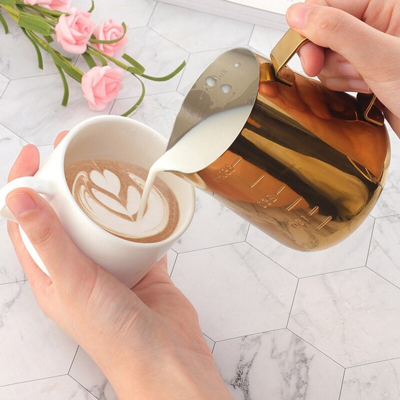 Rozsdamentes acél kávéhabosító kancsó mérleggel otthoni kávés Latte Art tejeskancsókhoz
