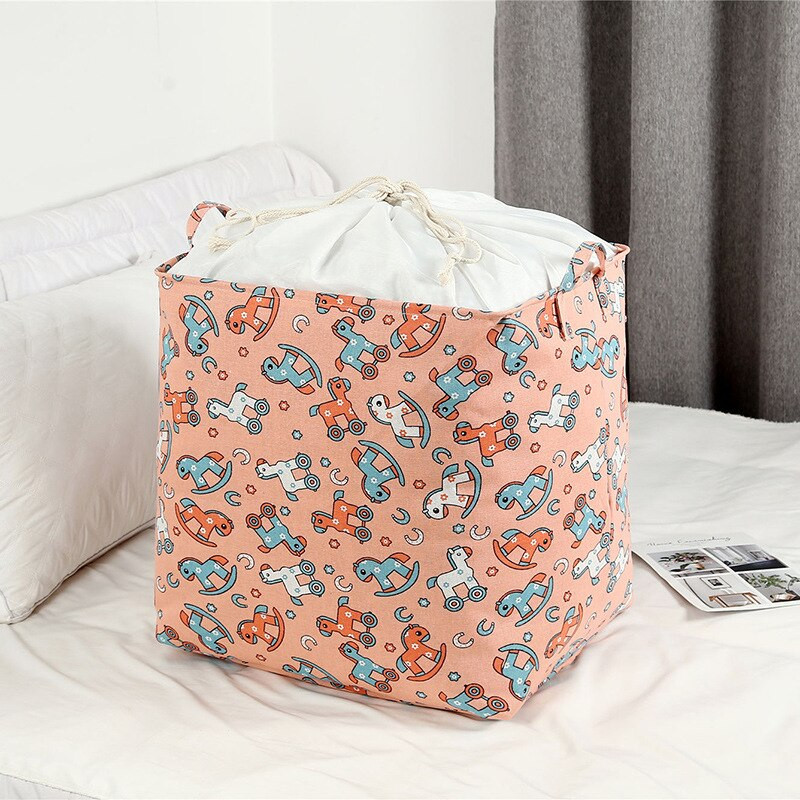 Šiuolaikiniai paprasti lininiai medvilniniai drabužiai, šiukšlės, žaislų laikymo dėžutė, purvini drabužiai, antklodė, atspari dulkėms.