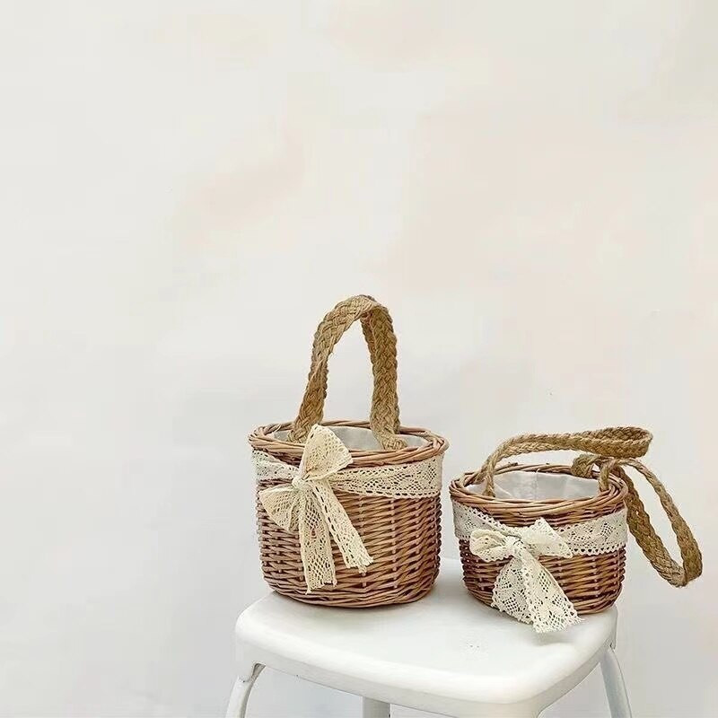 Virágos lány kosár fonott, fonott rattan virágkosár fogantyúkkal betétekkel Tárolókosár kempinghez, esküvőhöz, otthonhoz, kerti dekorációhoz