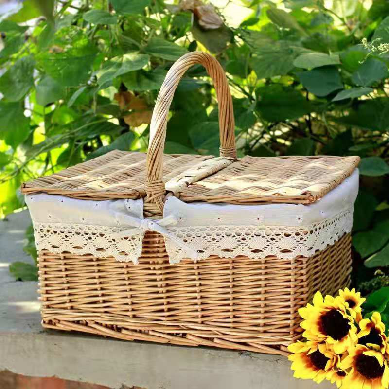 30 * 20 * 16 cm ruudukujuline vitstest paju piknikukorv, mis takistab kaane ja lillelise vooderdusega korvikotti välikämpingu pikniku jaoks