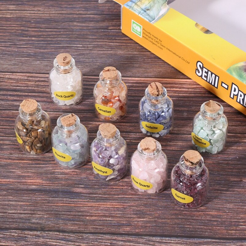 1 dėžutė iš 9 buteliukų Mini natūralūs pusbrangiai brangakmeniai, drožlių krištoliniai kristalai, gydantis apleistas Reiki Wicca kelionių natūralių akmenų dekoras