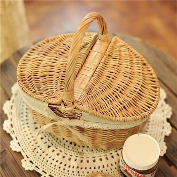 Ратанова кошница за пикник на открито в селски стил Ръчно тъкана кошница с капак и дръжка Качествени подложки Съхранение на храна и плодове Носен