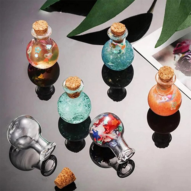 50 üveg kis kívánságüveg horgolt tölcsérfüzérrel és kis parafa mini kívánságüveg díszítéssel