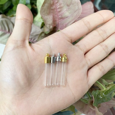 8X Mix Stílusú üvegfiola medál Mini Parfüm Olaj Palack Bűbáj Rizs Fiolák Ragasztós Kupak Nyaklánc Charms DIY Név a Rice Art ékszereken