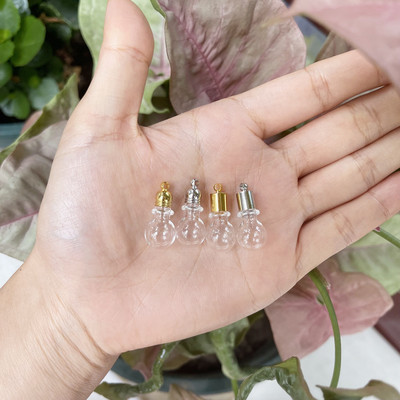 8X Mix Stílusú üvegfiola medál Mini Parfüm Olaj Palack Bűbáj Rizs Fiolák Ragasztós Kupak Nyaklánc Charms DIY Név a Rice Art ékszereken