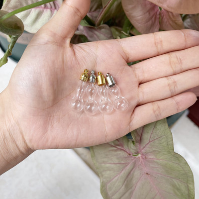 8X Mix Stílusú üvegfiola medál Mini Parfüm Olaj Palack Bűbáj Rizs Fiolák Ragasztós Kupak Nyaklánc Charms DIY Név a Rice Art ékszereken