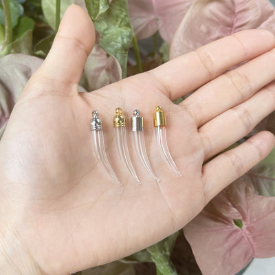 8X Mix Stílusú üvegfiola medál Mini Parfüm Olaj Palack Bűbáj Rizs Fiolák Ragasztós Kupak Nyaklánc Charms DIY Név a Rice Art ékszereken