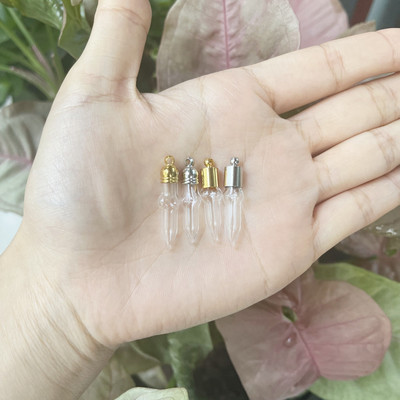 8X Mix Stílusú üvegfiola medál Mini Parfüm Olaj Palack Bűbáj Rizs Fiolák Ragasztós Kupak Nyaklánc Charms DIY Név a Rice Art ékszereken