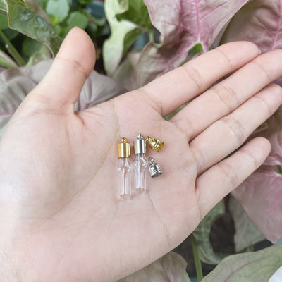 8X Mix Stílusú üvegfiola medál Mini Parfüm Olaj Palack Bűbáj Rizs Fiolák Ragasztós Kupak Nyaklánc Charms DIY Név a Rice Art ékszereken