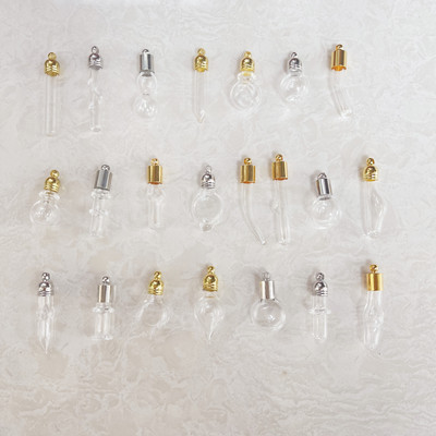 8X Mix Stílusú üvegfiola medál Mini Parfüm Olaj Palack Bűbáj Rizs Fiolák Ragasztós Kupak Nyaklánc Charms DIY Név a Rice Art ékszereken