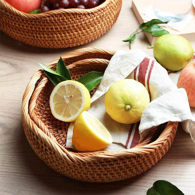 Kézzel készített rattan kerek ételtároló tálca Szőtt piknikkosár Kenyér Gyümölcs snack Tárolókosarak Kijelző asztali tálalótálca