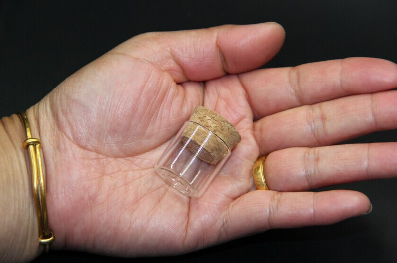 8 db 24*25 mm-es 5 ml-es mini üres 2 stílusú nyitott üveg átlátszó palackok parafa dugóval Üvegfiolák Tégelyek Tárolópalackok Kémcsöves tégelyek