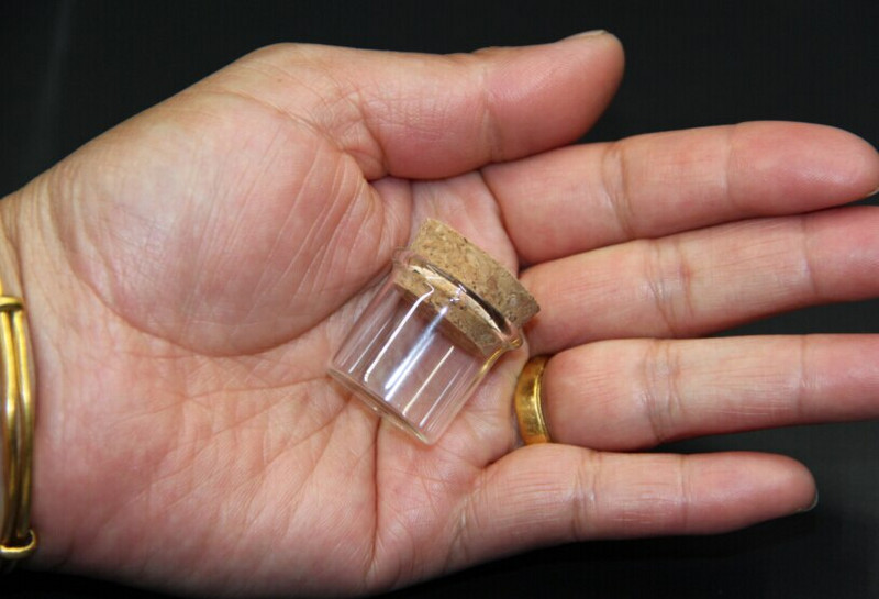 8 db 24*25 mm-es 5 ml-es mini üres 2 stílusú nyitott üveg átlátszó palackok parafa dugóval Üvegfiolák Tégelyek Tárolópalackok Kémcsöves tégelyek