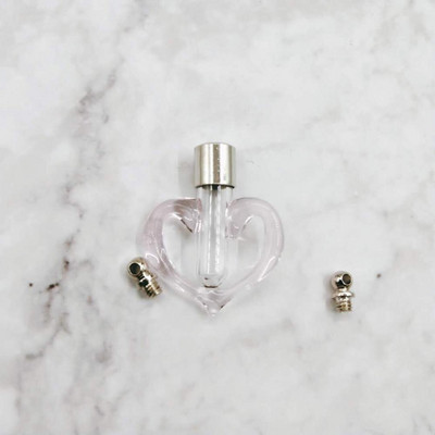 10 tk/partii südamekujuline keeratava korgiga klaasviaali ripats Miniatuurne parfüümiõli pudel Kristallkaelakee ripatsi nimi või riisikunsti purgid