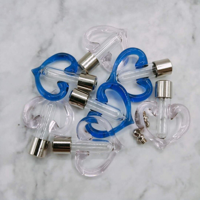 10 tk/partii südamekujuline keeratava korgiga klaasviaali ripats Miniatuurne parfüümiõli pudel Kristallkaelakee ripatsi nimi või riisikunsti purgid