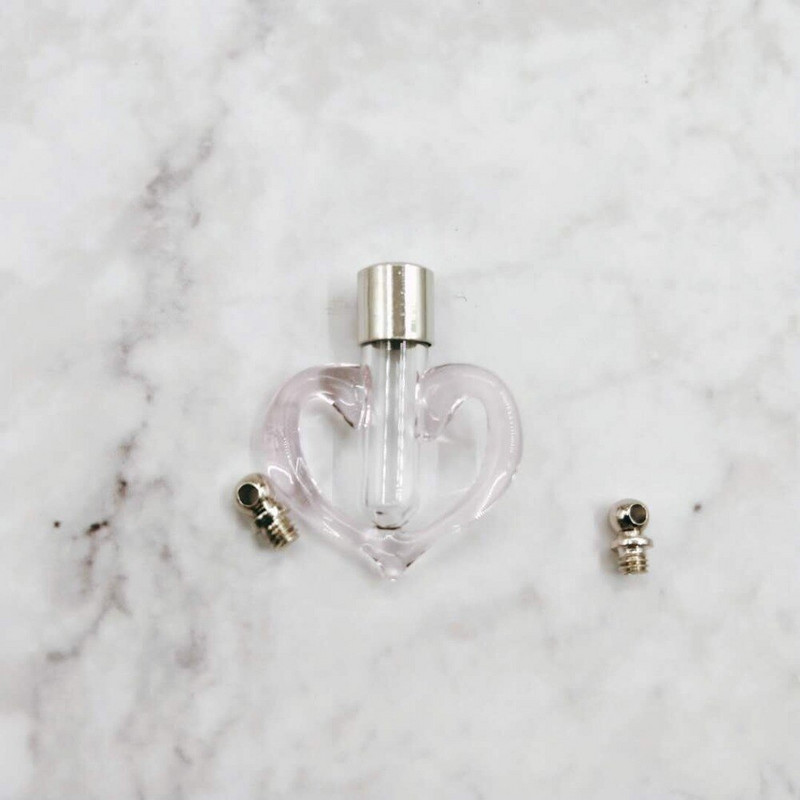 10 tk/partii südamekujuline keeratava korgiga klaasviaali ripats Miniatuurne parfüümiõli pudel Kristallkaelakee ripatsi nimi või riisikunsti purgid