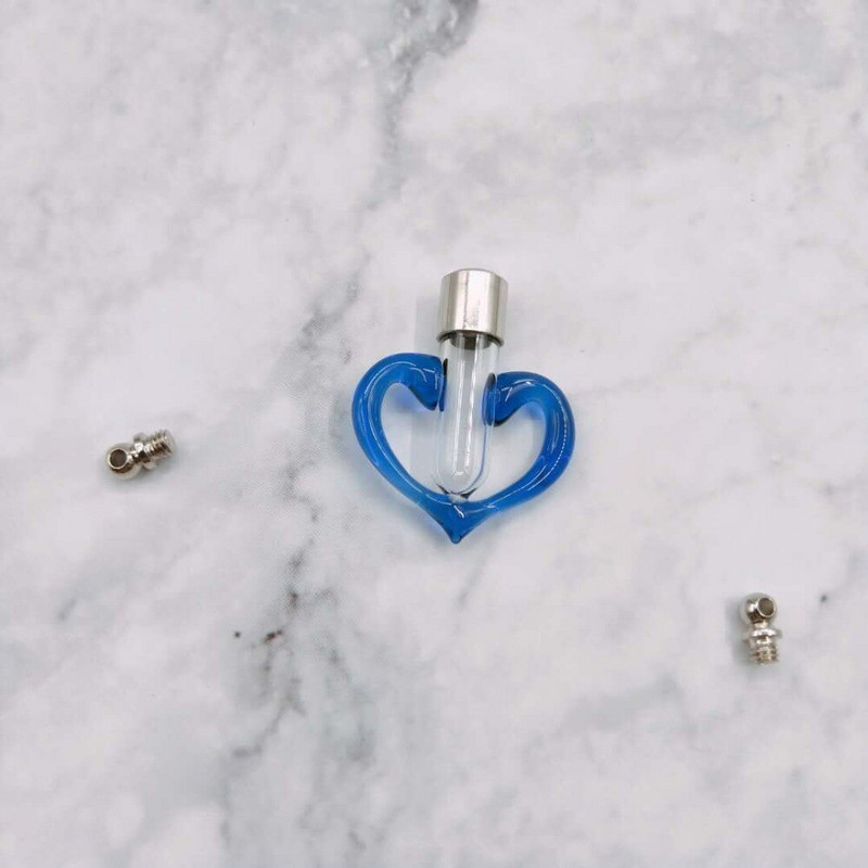 10 tk/partii südamekujuline keeratava korgiga klaasviaali ripats Miniatuurne parfüümiõli pudel Kristallkaelakee ripatsi nimi või riisikunsti purgid