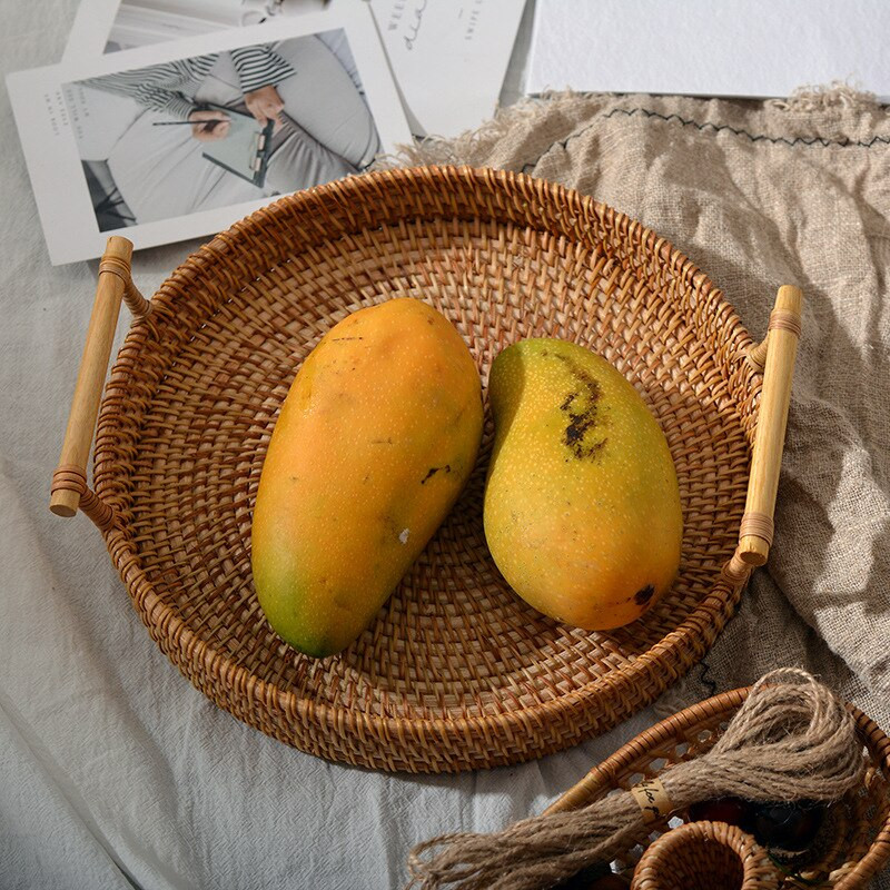 Rankų austo rotango laikymo padėklas Vaisių duonos pyragas Užkandžiai Maisto krepšelis su rankena Apvalios formos lėkštė Namų virtuvės apdaila
