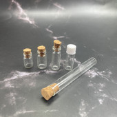 20db 0,5 ml 0,8 ml 1 ml 4 ml-es kis üvegpalackok átlátszó parafa dugóval Üvegek apró esküvői fiolák Üzenet Favor Tartályok Ékszer