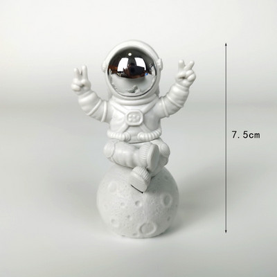 3Pc astronaut Decor Akcijske figure i Moon Home Decor Smola Astronaut Statua Soba Dekoracija uredskog stola Poklon za dječaka