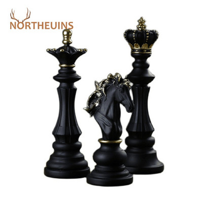 NORTHEUINS Resin Retro tarptautinė šachmatų figūrėlė interjerui King Knight Sculpture Namų darbalaukio dekoras Svetainės apdaila