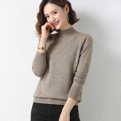 Moteriškas megztinis su žema polo apykakle