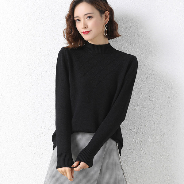 Moteriškas megztinis su žema polo apykakle