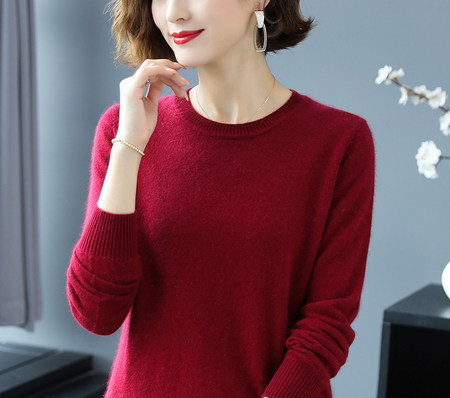 Μονόχρωμο γυναικείο πουλόβερ με μακριά μανίκια και οβάλ λαιμόκοψη